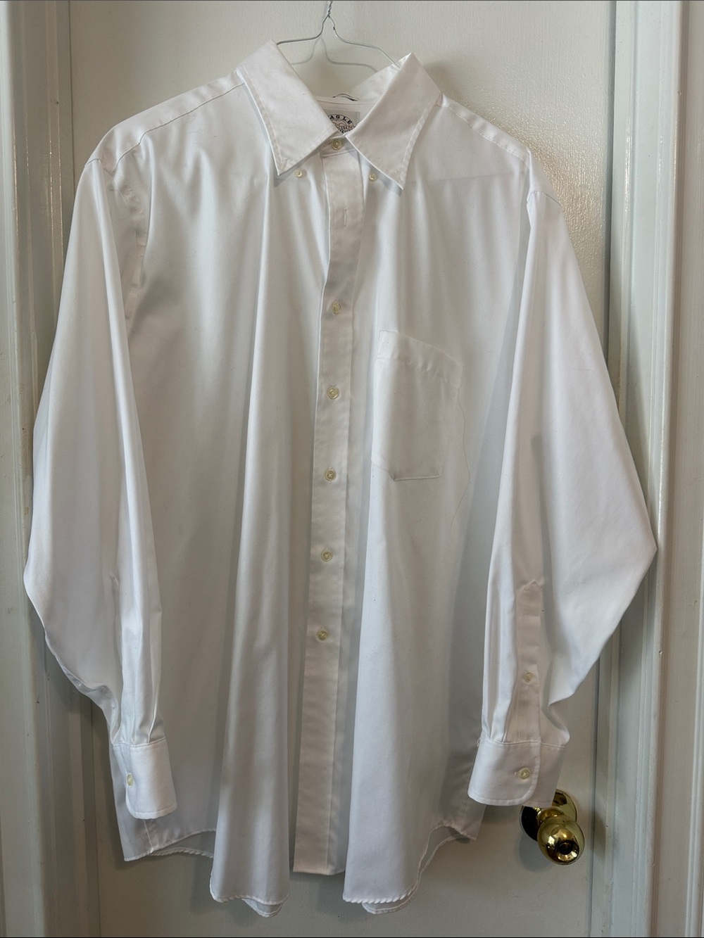 Classic White Men's Dress Shirt with Point Collar - Unbranded